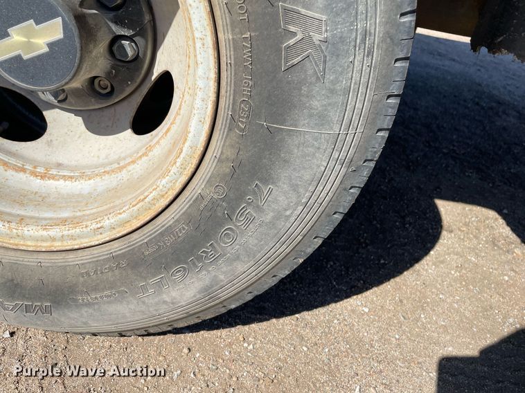 image for item NX9796 1993 Chevrolet C3500  flatbed pickup truck