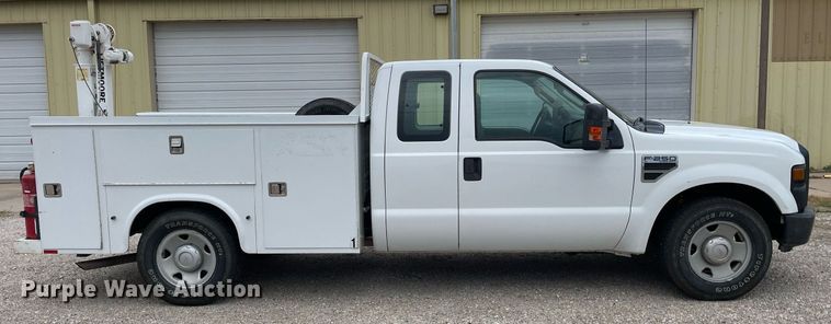 image for item NX9853 2009 Ford F250 Super Duty XL  SuperCab utility bed pickup truck