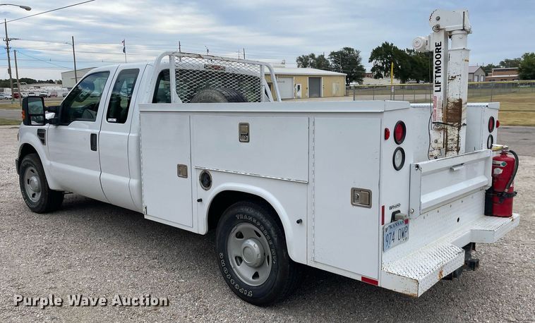 image for item NX9853 2009 Ford F250 Super Duty XL  SuperCab utility bed pickup truck