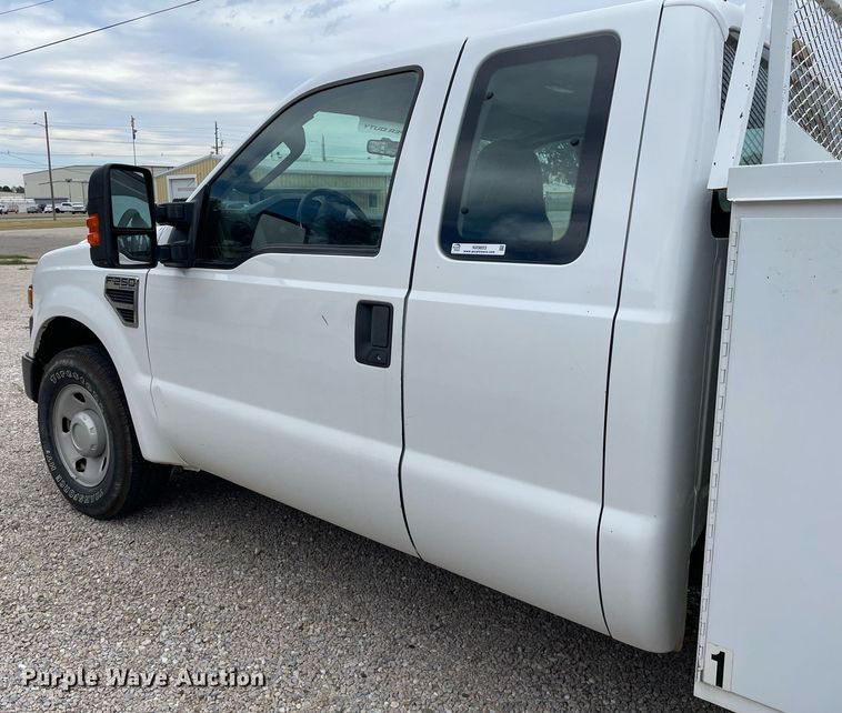 image for item NX9853 2009 Ford F250 Super Duty XL  SuperCab utility bed pickup truck