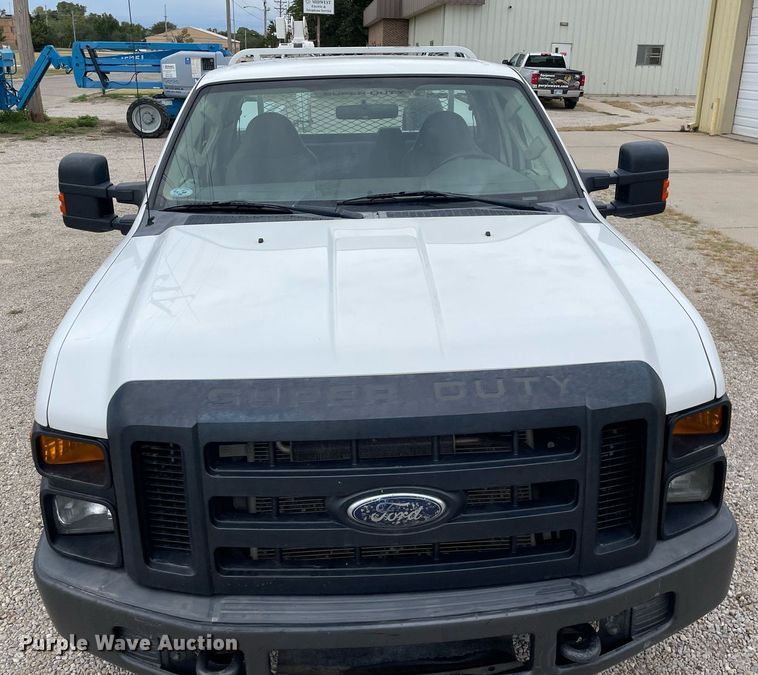 image for item NX9853 2009 Ford F250 Super Duty XL  SuperCab utility bed pickup truck