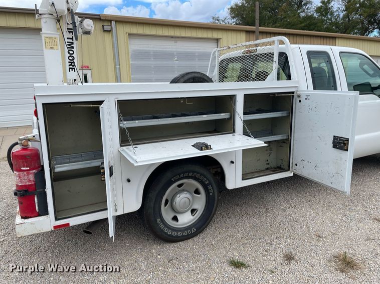 image for item NX9853 2009 Ford F250 Super Duty XL  SuperCab utility bed pickup truck