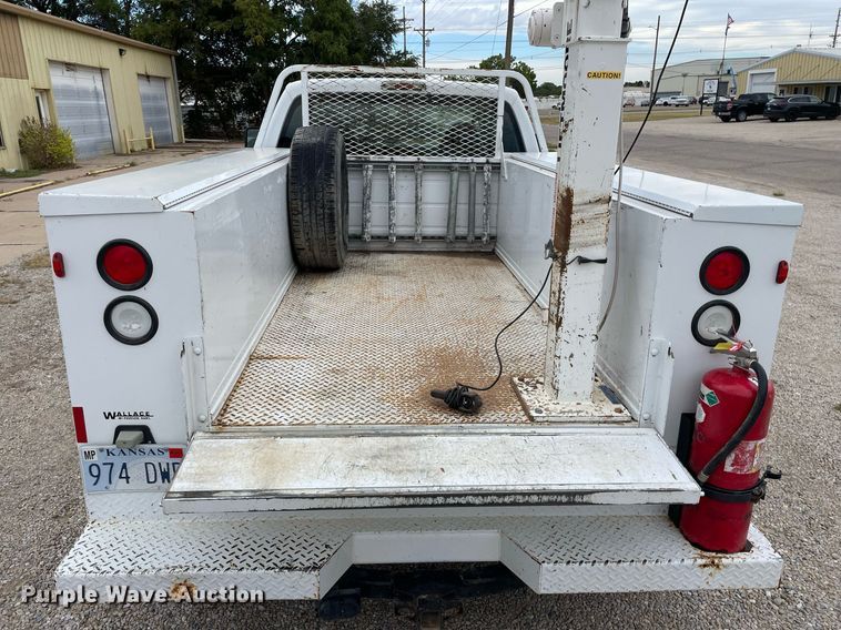 image for item NX9853 2009 Ford F250 Super Duty XL  SuperCab utility bed pickup truck