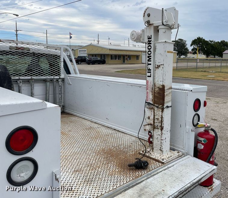 image for item NX9853 2009 Ford F250 Super Duty XL  SuperCab utility bed pickup truck