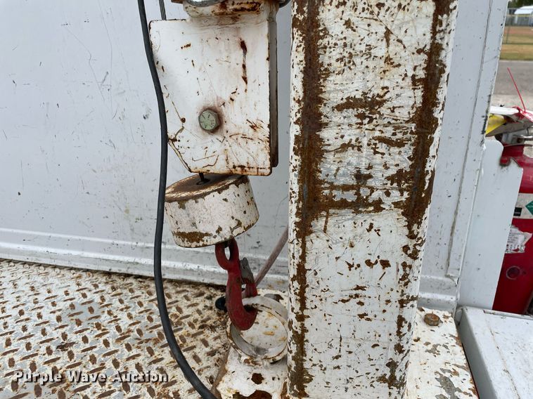 image for item NX9853 2009 Ford F250 Super Duty XL  SuperCab utility bed pickup truck