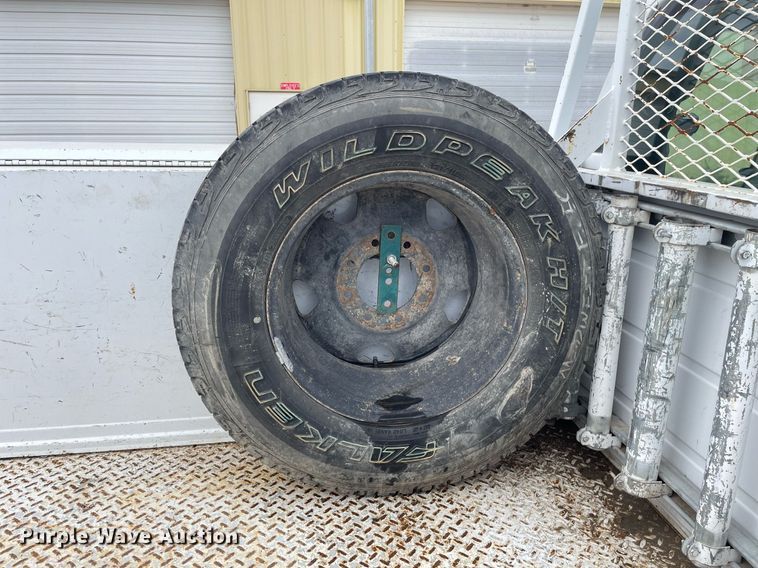 image for item NX9853 2009 Ford F250 Super Duty XL  SuperCab utility bed pickup truck