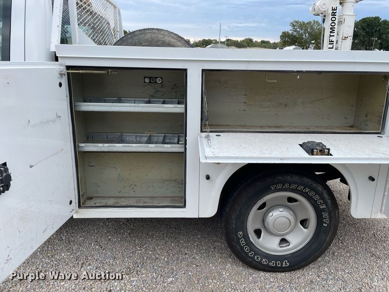 image for item NX9853 2009 Ford F250 Super Duty XL  SuperCab utility bed pickup truck