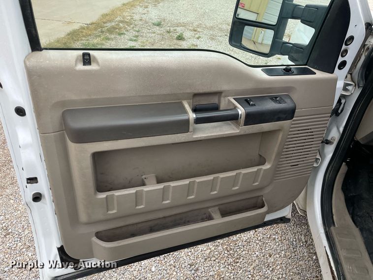 image for item NX9853 2009 Ford F250 Super Duty XL  SuperCab utility bed pickup truck