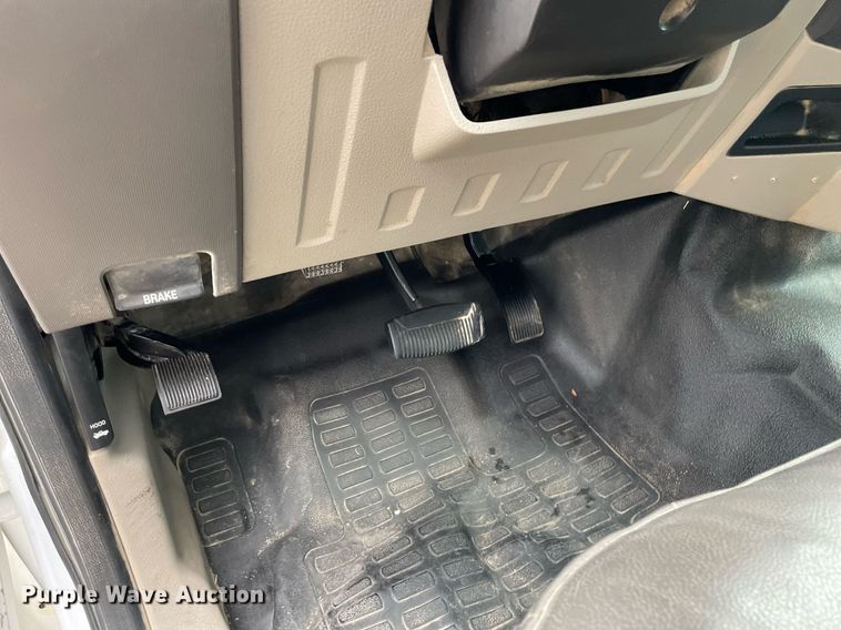 image for item NX9853 2009 Ford F250 Super Duty XL  SuperCab utility bed pickup truck