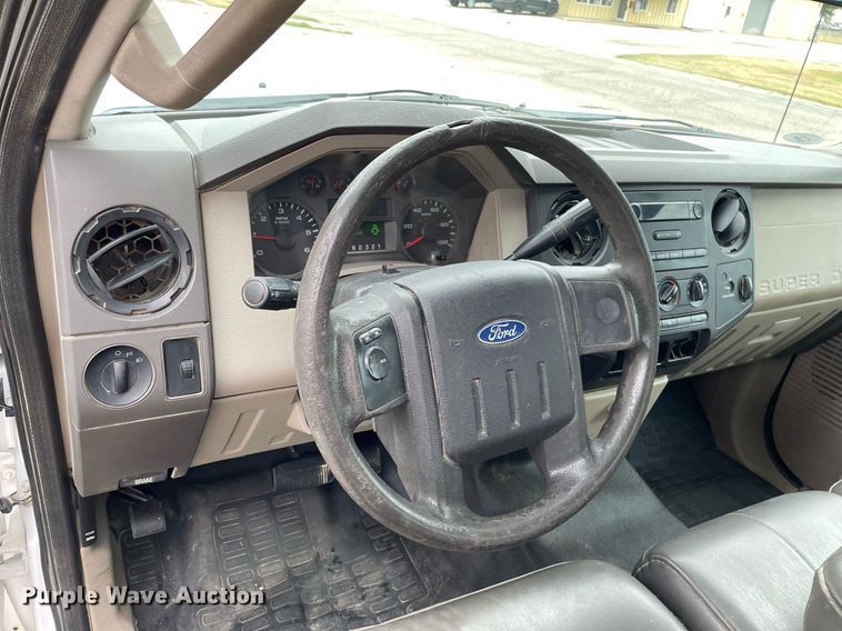 image for item NX9853 2009 Ford F250 Super Duty XL  SuperCab utility bed pickup truck