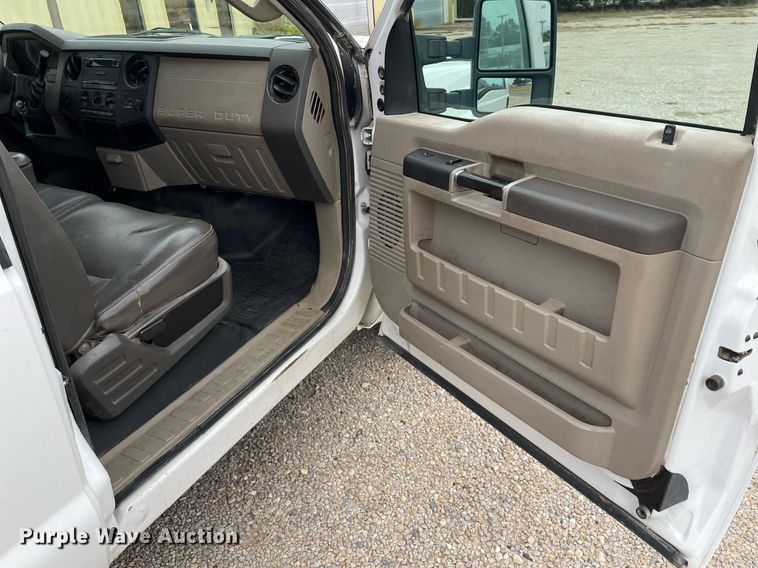 image for item NX9853 2009 Ford F250 Super Duty XL  SuperCab utility bed pickup truck