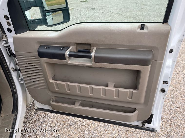 image for item NX9853 2009 Ford F250 Super Duty XL  SuperCab utility bed pickup truck