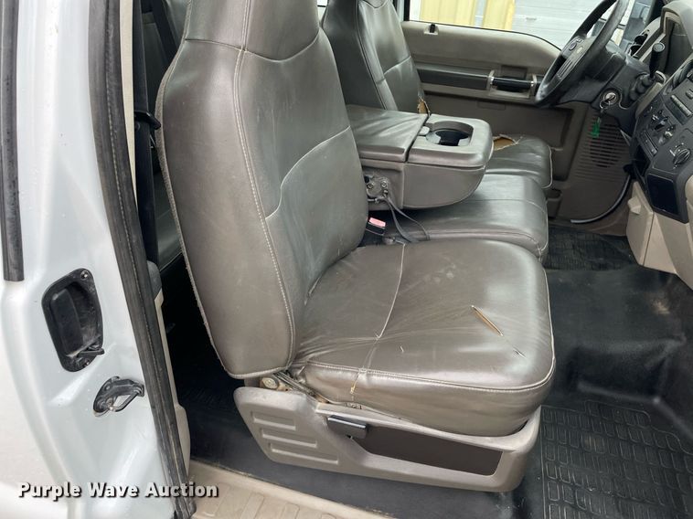 image for item NX9853 2009 Ford F250 Super Duty XL  SuperCab utility bed pickup truck