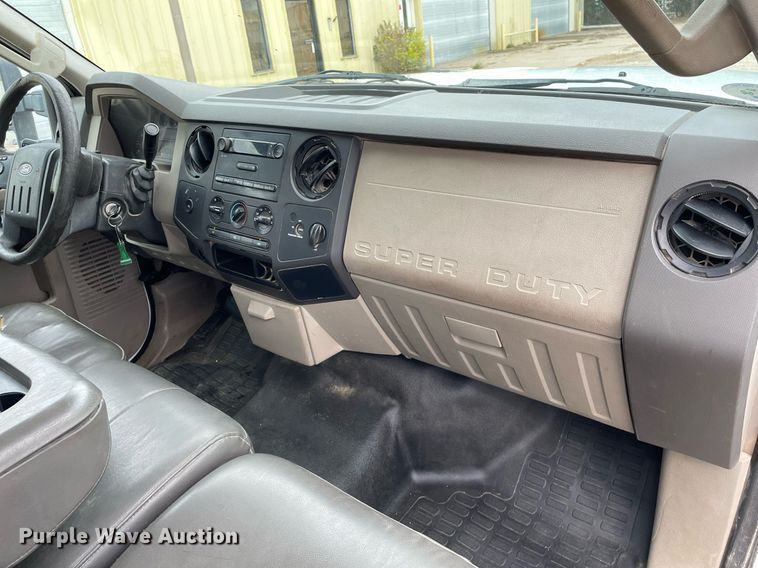 image for item NX9853 2009 Ford F250 Super Duty XL  SuperCab utility bed pickup truck