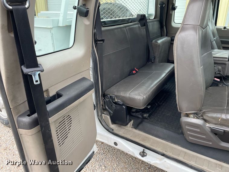 image for item NX9853 2009 Ford F250 Super Duty XL  SuperCab utility bed pickup truck