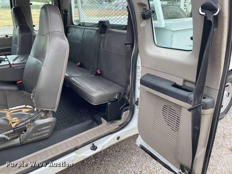 image for item NX9853 2009 Ford F250 Super Duty XL  SuperCab utility bed pickup truck