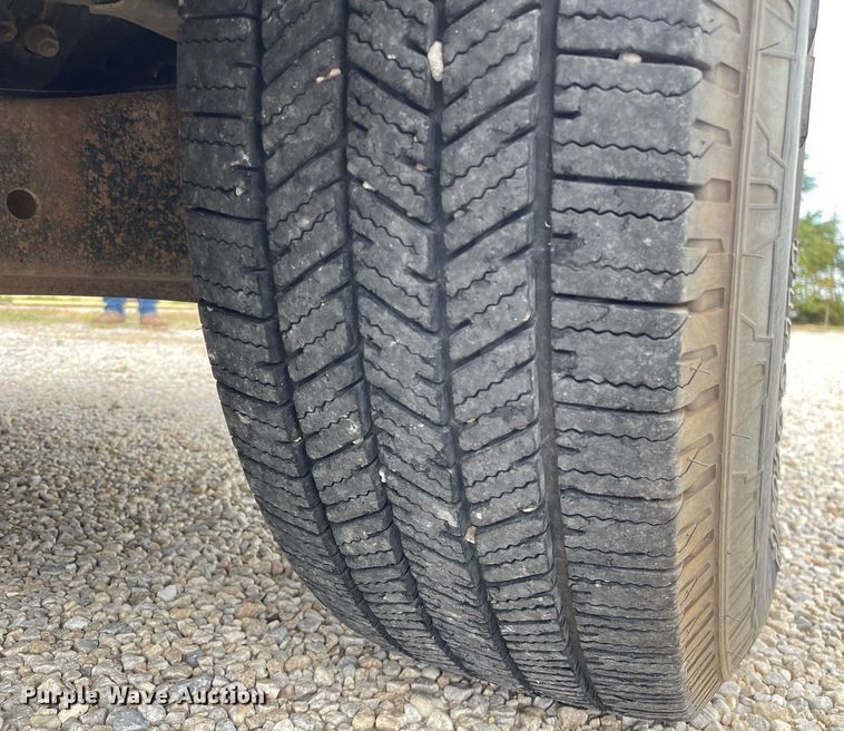 image for item NX9853 2009 Ford F250 Super Duty XL  SuperCab utility bed pickup truck