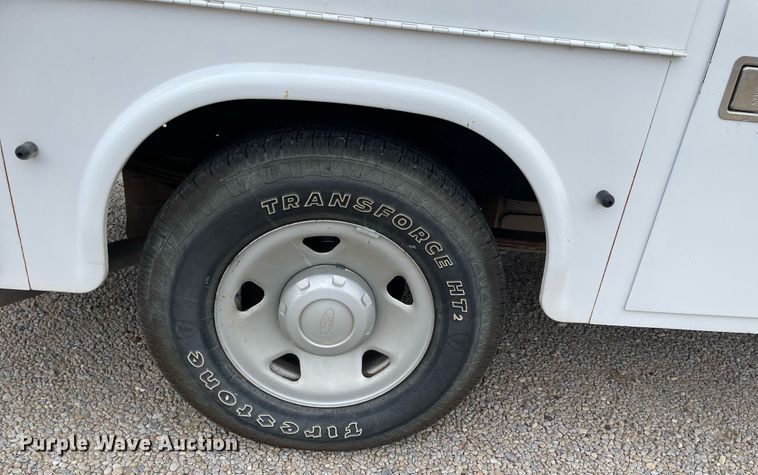 image for item NX9853 2009 Ford F250 Super Duty XL  SuperCab utility bed pickup truck