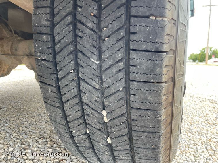 image for item NX9853 2009 Ford F250 Super Duty XL  SuperCab utility bed pickup truck