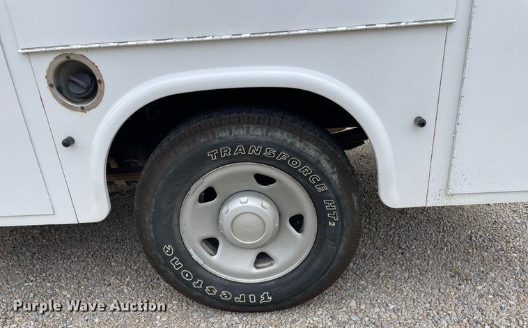 image for item NX9853 2009 Ford F250 Super Duty XL  SuperCab utility bed pickup truck