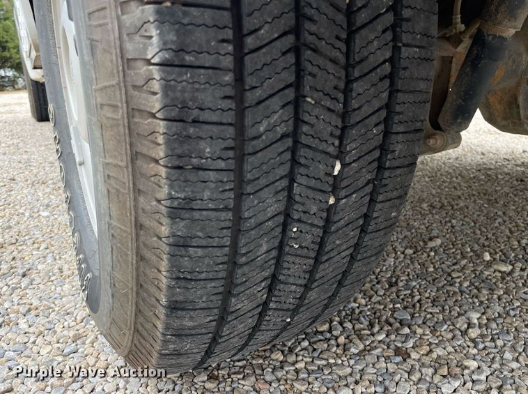 image for item NX9853 2009 Ford F250 Super Duty XL  SuperCab utility bed pickup truck