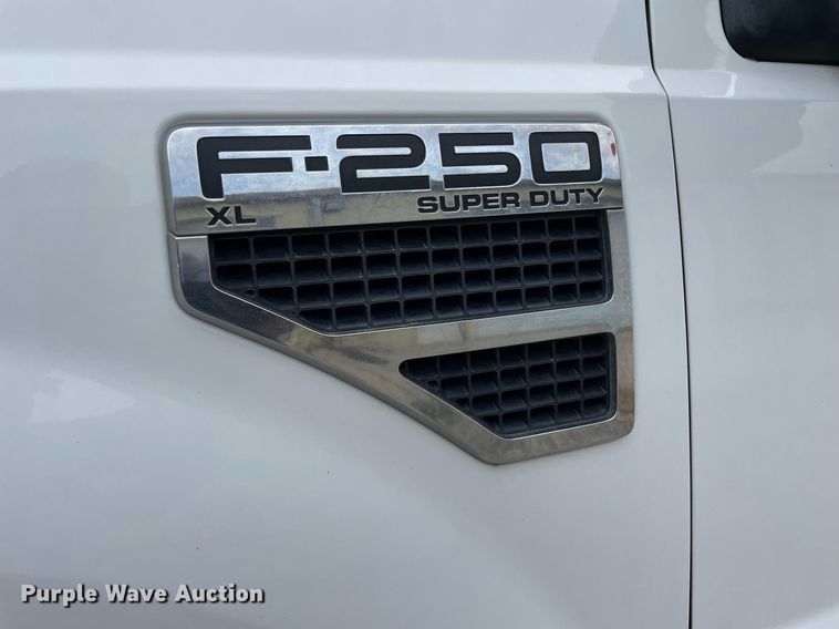 image for item NX9853 2009 Ford F250 Super Duty XL  SuperCab utility bed pickup truck