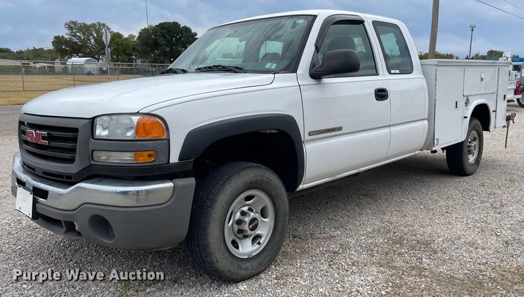 image for item NX9855 2005 GMC Sierra 2500 HD  Ext. Cab utility bed pickup truck