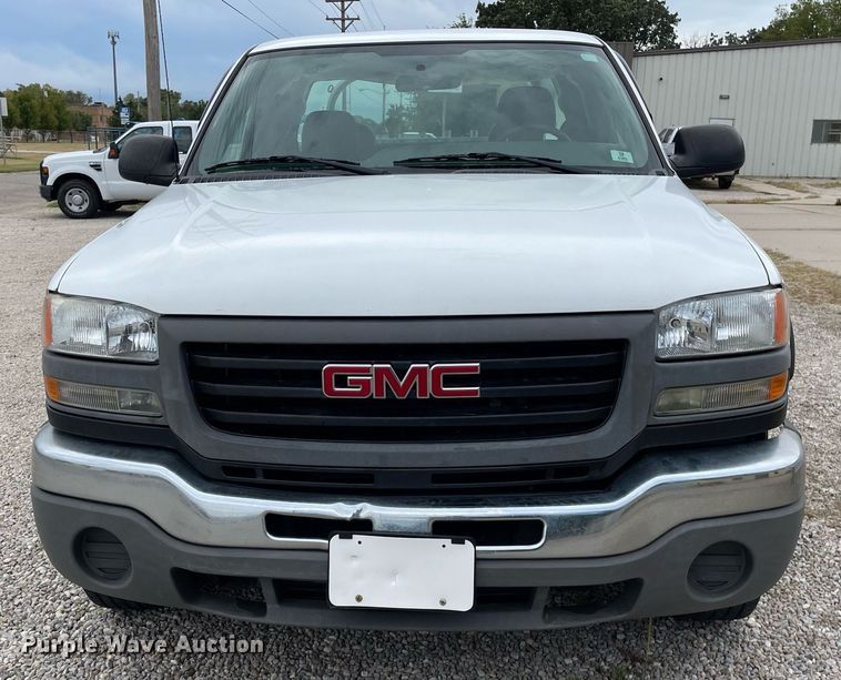 image for item NX9855 2005 GMC Sierra 2500 HD  Ext. Cab utility bed pickup truck