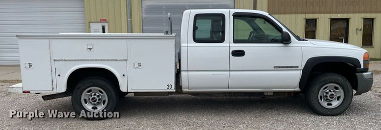 image for item NX9855 2005 GMC Sierra 2500 HD  Ext. Cab utility bed pickup truck