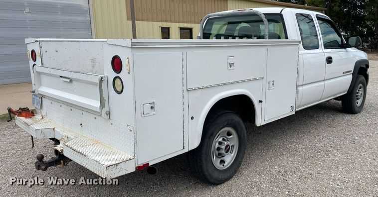 image for item NX9855 2005 GMC Sierra 2500 HD  Ext. Cab utility bed pickup truck