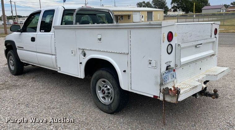 image for item NX9855 2005 GMC Sierra 2500 HD  Ext. Cab utility bed pickup truck