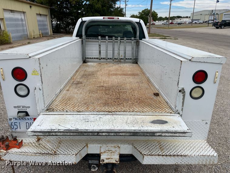 image for item NX9855 2005 GMC Sierra 2500 HD  Ext. Cab utility bed pickup truck