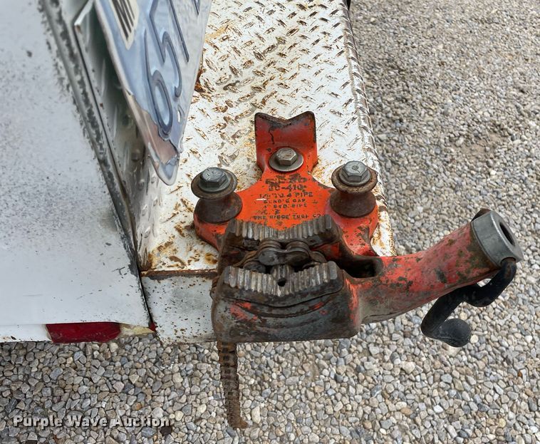 image for item NX9855 2005 GMC Sierra 2500 HD  Ext. Cab utility bed pickup truck