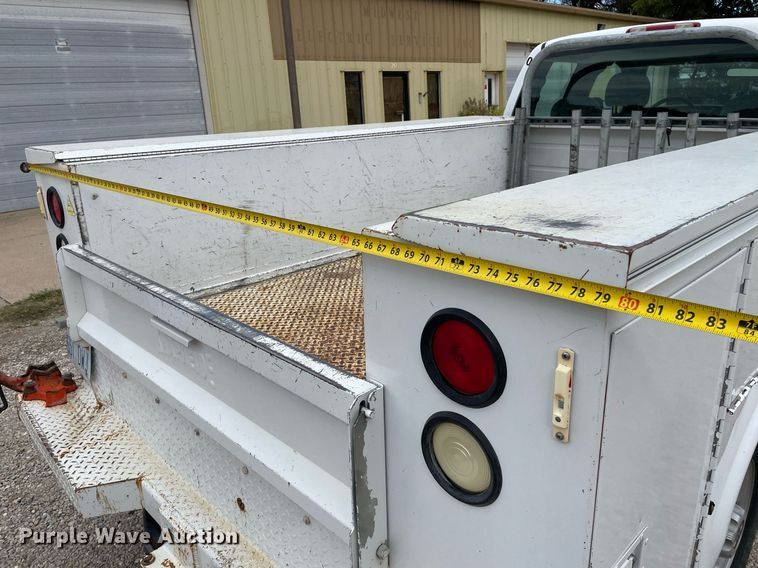 image for item NX9855 2005 GMC Sierra 2500 HD  Ext. Cab utility bed pickup truck