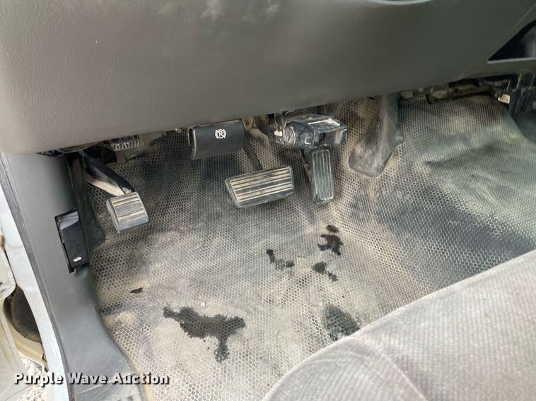 image for item NX9855 2005 GMC Sierra 2500 HD  Ext. Cab utility bed pickup truck