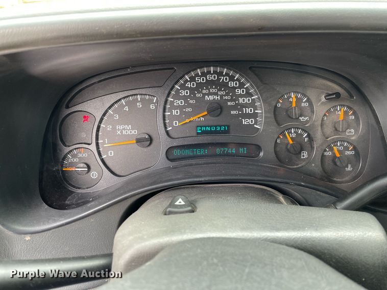 image for item NX9855 2005 GMC Sierra 2500 HD  Ext. Cab utility bed pickup truck