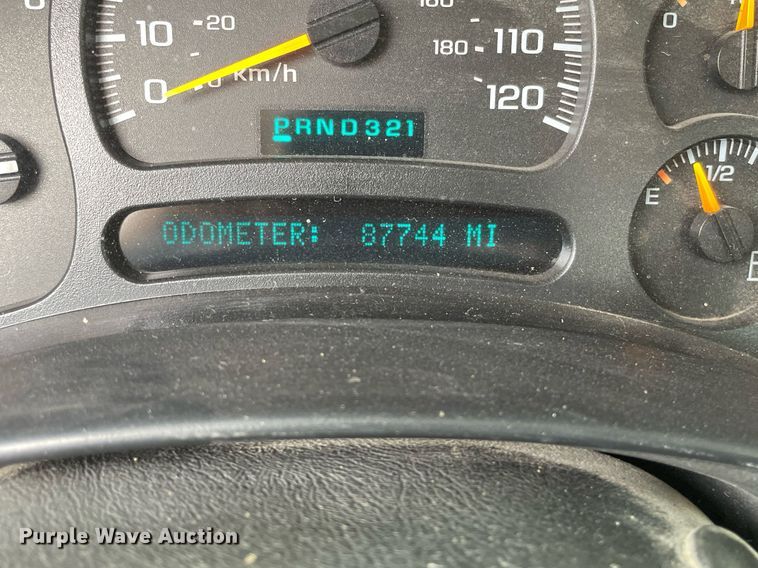 image for item NX9855 2005 GMC Sierra 2500 HD  Ext. Cab utility bed pickup truck