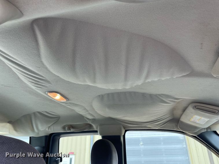 image for item NX9855 2005 GMC Sierra 2500 HD  Ext. Cab utility bed pickup truck