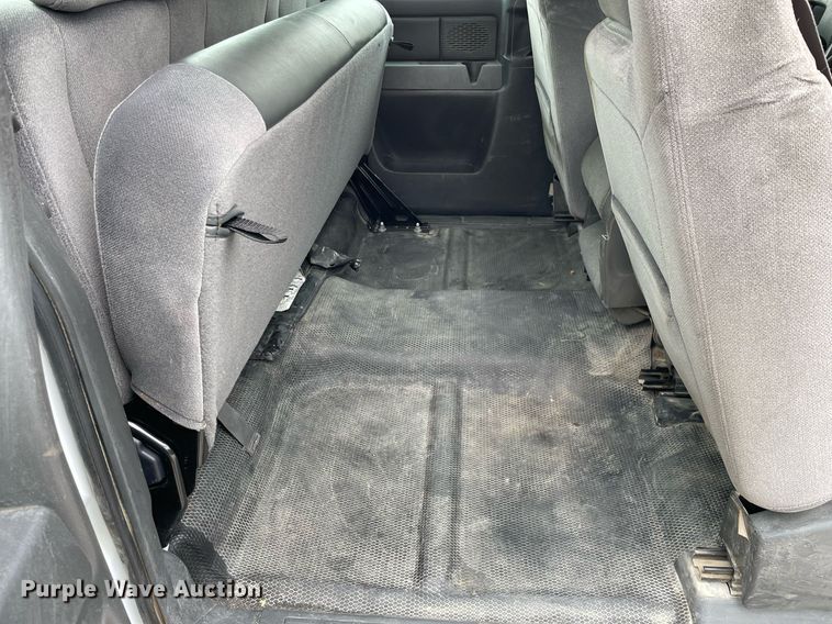 image for item NX9855 2005 GMC Sierra 2500 HD  Ext. Cab utility bed pickup truck