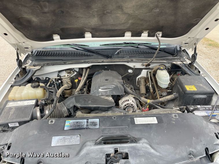 image for item NX9855 2005 GMC Sierra 2500 HD  Ext. Cab utility bed pickup truck