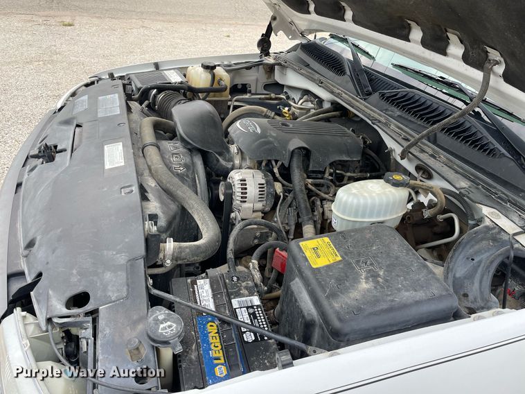 image for item NX9855 2005 GMC Sierra 2500 HD  Ext. Cab utility bed pickup truck