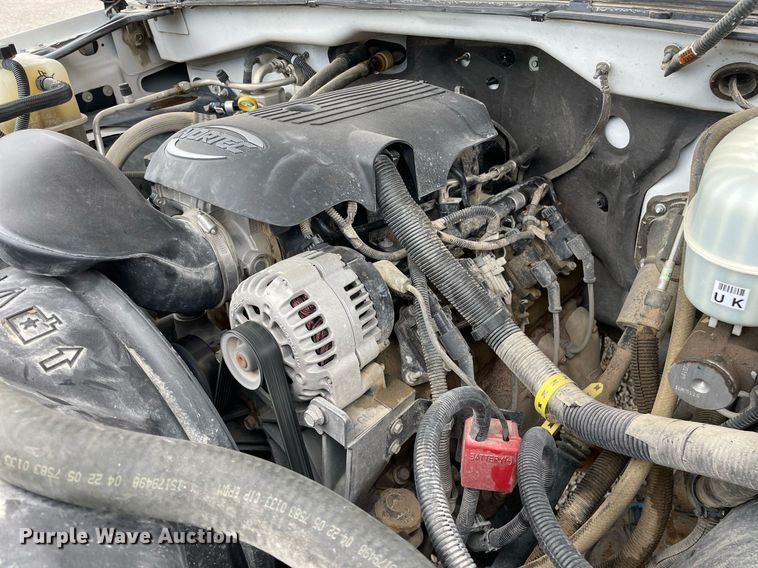 image for item NX9855 2005 GMC Sierra 2500 HD  Ext. Cab utility bed pickup truck