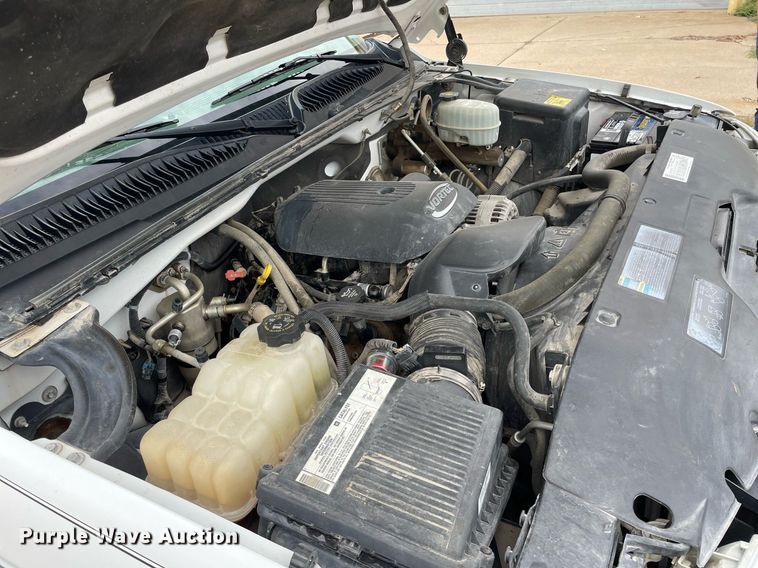 image for item NX9855 2005 GMC Sierra 2500 HD  Ext. Cab utility bed pickup truck