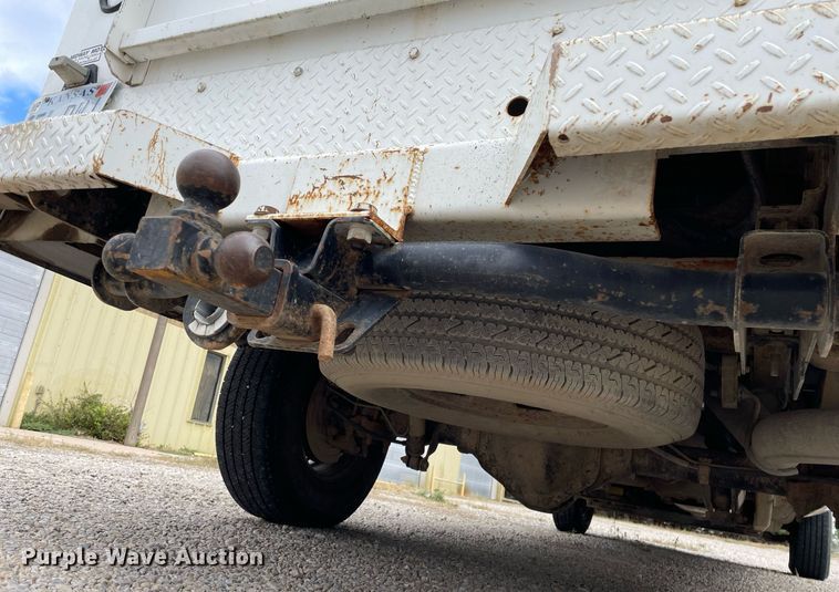 image for item NX9855 2005 GMC Sierra 2500 HD  Ext. Cab utility bed pickup truck