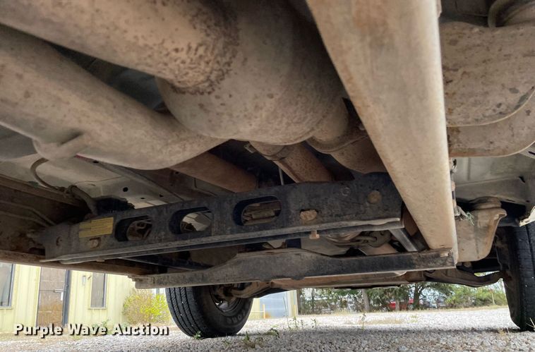 image for item NX9855 2005 GMC Sierra 2500 HD  Ext. Cab utility bed pickup truck