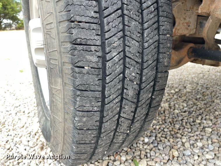 image for item NX9855 2005 GMC Sierra 2500 HD  Ext. Cab utility bed pickup truck