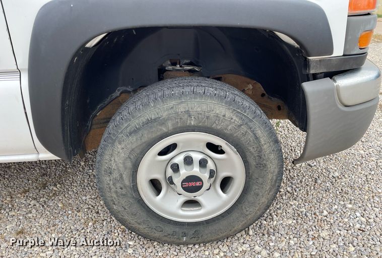 image for item NX9855 2005 GMC Sierra 2500 HD  Ext. Cab utility bed pickup truck