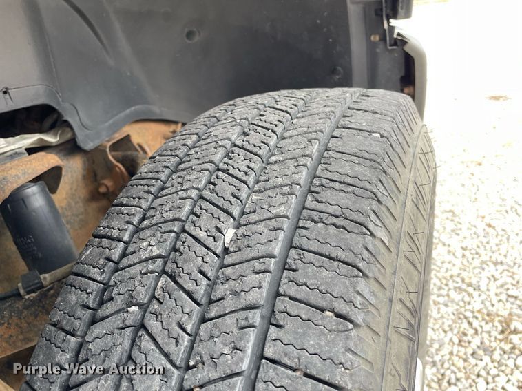 image for item NX9855 2005 GMC Sierra 2500 HD  Ext. Cab utility bed pickup truck