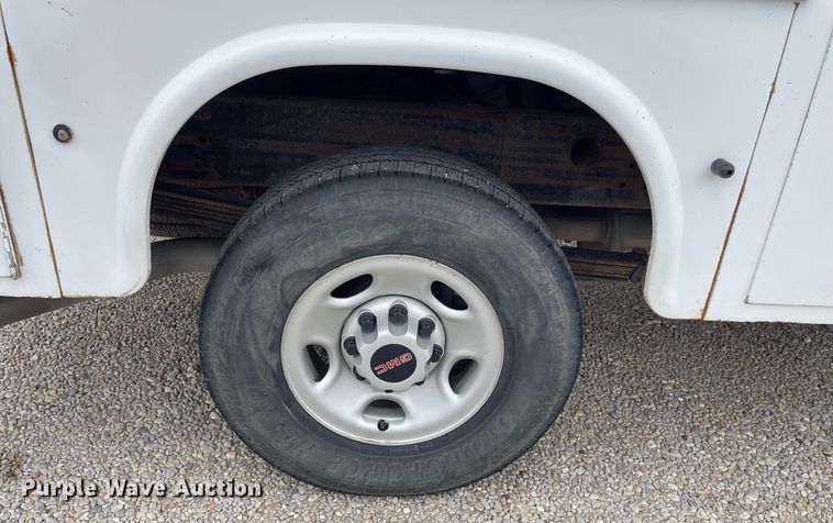 image for item NX9855 2005 GMC Sierra 2500 HD  Ext. Cab utility bed pickup truck