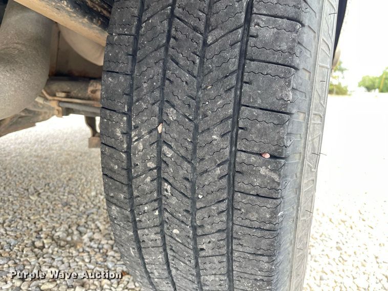 image for item NX9855 2005 GMC Sierra 2500 HD  Ext. Cab utility bed pickup truck